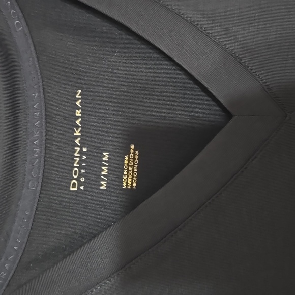 NWT Donna Karan Active womens split sleeve/shoulder shirt size M - Picture 2 of 2